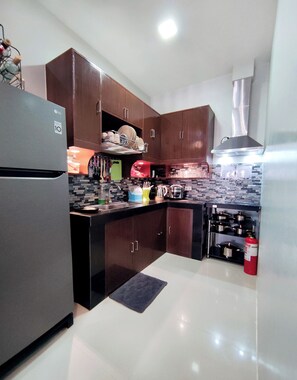 Fridge, microwave, stovetop, electric kettle