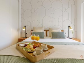 2 多间卧室、熨斗/熨衣板、上网接入、床单