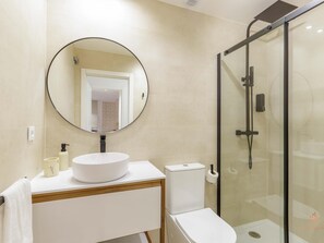 淋浴设施、吹风机、毛巾