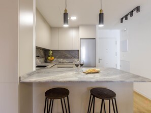 冰箱、微波炉、烤箱、洗碗机