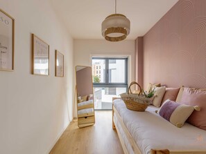 2 habitaciones, tabla de planchar con plancha, internet y ropa de cama 