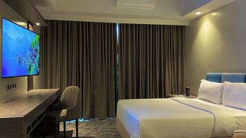 Deluxe Double Room, 1 Queen Bed | Minibar, in-room safe, desk, laptop workspace