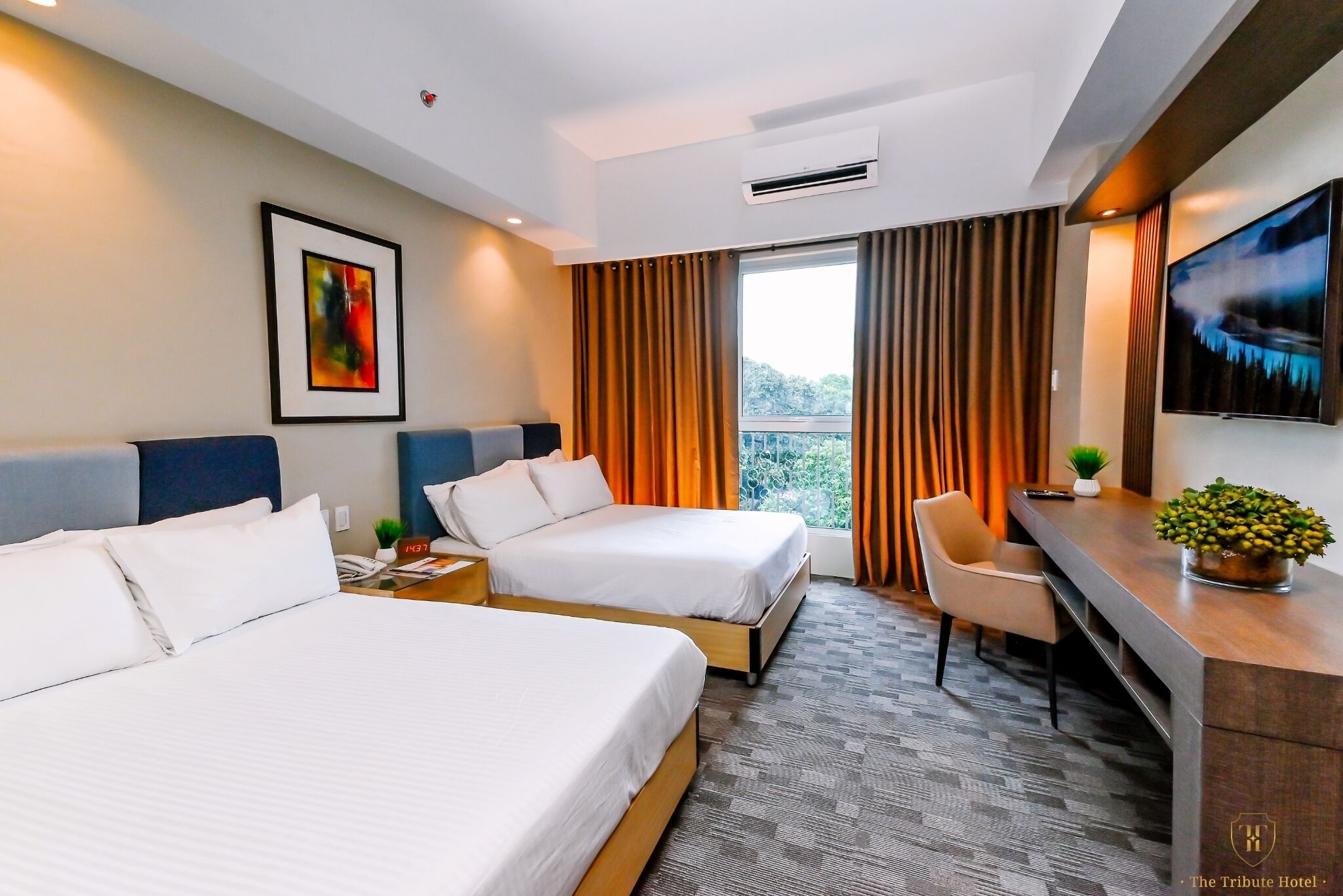 华丽双床房, 2 张双人床 | 迷你吧、客房内保险箱、办公桌、笔记本电脑工作区