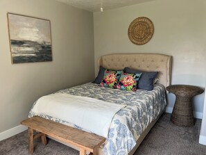 2 Schlafzimmer, Zimmersafe, Schreibtisch, Bügeleisen/Bügelbrett