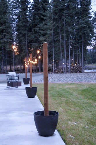 Upscale 6-bedroom estate on the Chena River