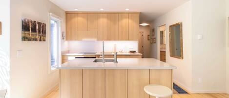 Microonde, forno, piano cottura, lavastoviglie