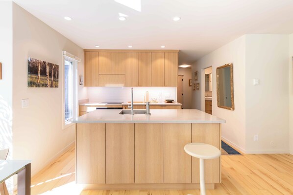 Microwave, oven, stovetop, dishwasher - Ground Floor Condo in Warm Springs with Amazing Hot Pool (Ketchum)