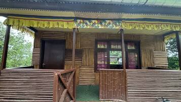 Deluxe Triple Room, Balcony | Desk