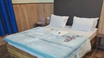 华丽双人房, 阳台, 山景 | 办公桌