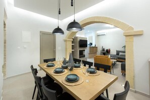 Dining - Charming 3-bedroom house with AC and WiFi in delightful Platanos (PLATANOS)