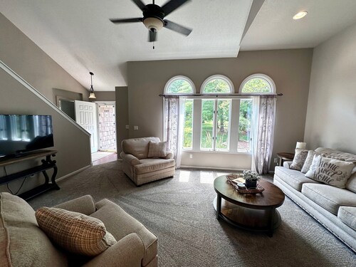 Charming and Private 3-bedroom house by Saylorville Lake, North of Johnston