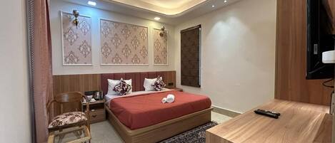 Classic Double Room, City View | Iron/ironing board, free WiFi