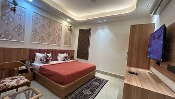 Iron/ironing board, free WiFi