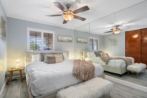 4 bedrooms, desk, iron/ironing board, travel cot