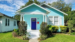 A two-story house with a blue front door, white trim, and a number '1003' on the door. - 3-bedroom in Mid City, walking distance to LSU lakes, Garden District (Baton Rouge)