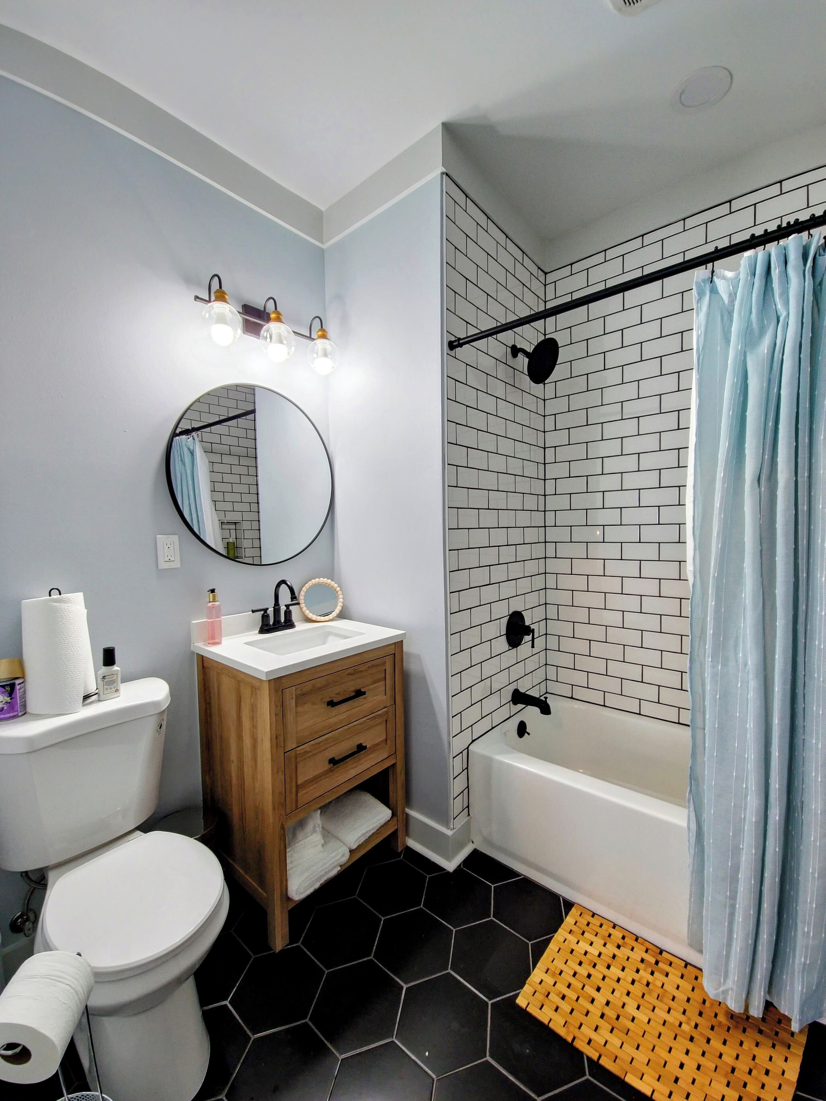 Asciugacapelli, asciugamani, sapone, shampoo