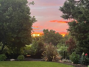 المنطقة المحيطة بالمنشأة