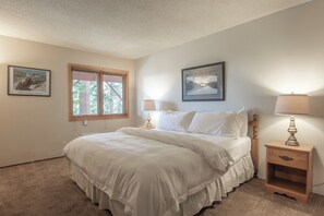 3 bedrooms, desk, iron/ironing board, travel cot