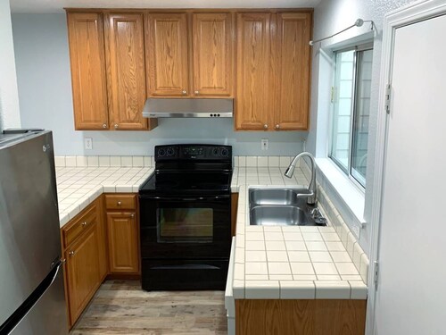 Charming Living Space with 1 bathroom and WiFi, AC in peaceful Daly City