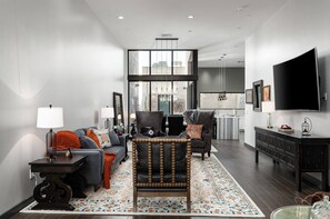 Living area - Luxury Desert Retreat (Scottsdale)