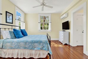 5 Schlafzimmer, Schreibtisch, Bügeleisen/Bügelbrett, kostenloses WLAN