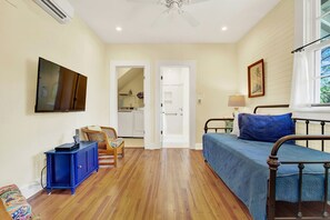 5 Schlafzimmer, Schreibtisch, Bügeleisen/Bügelbrett, kostenloses WLAN