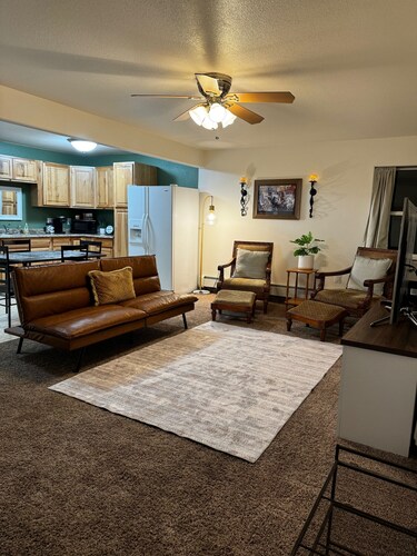 Cozy 2-bedroom with WiFi, Aurora viewing, central location in Fairbanks