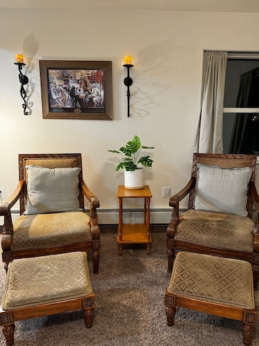 Cozy 2-bedroom with WiFi, Aurora viewing, central location in Fairbanks