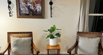 Cozy 2-bedroom with WiFi, Aurora viewing, central location in Fairbanks