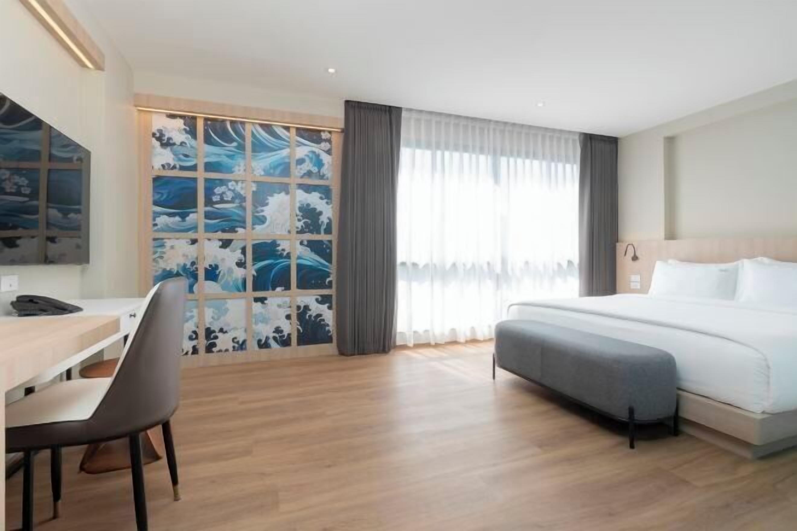 In-room safe, desk, soundproofing, free WiFi