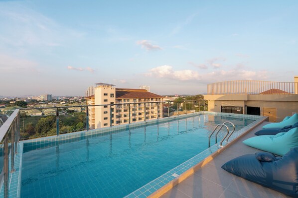 Outdoor pool - P-Park Hotel Pattaya (Pattaya)