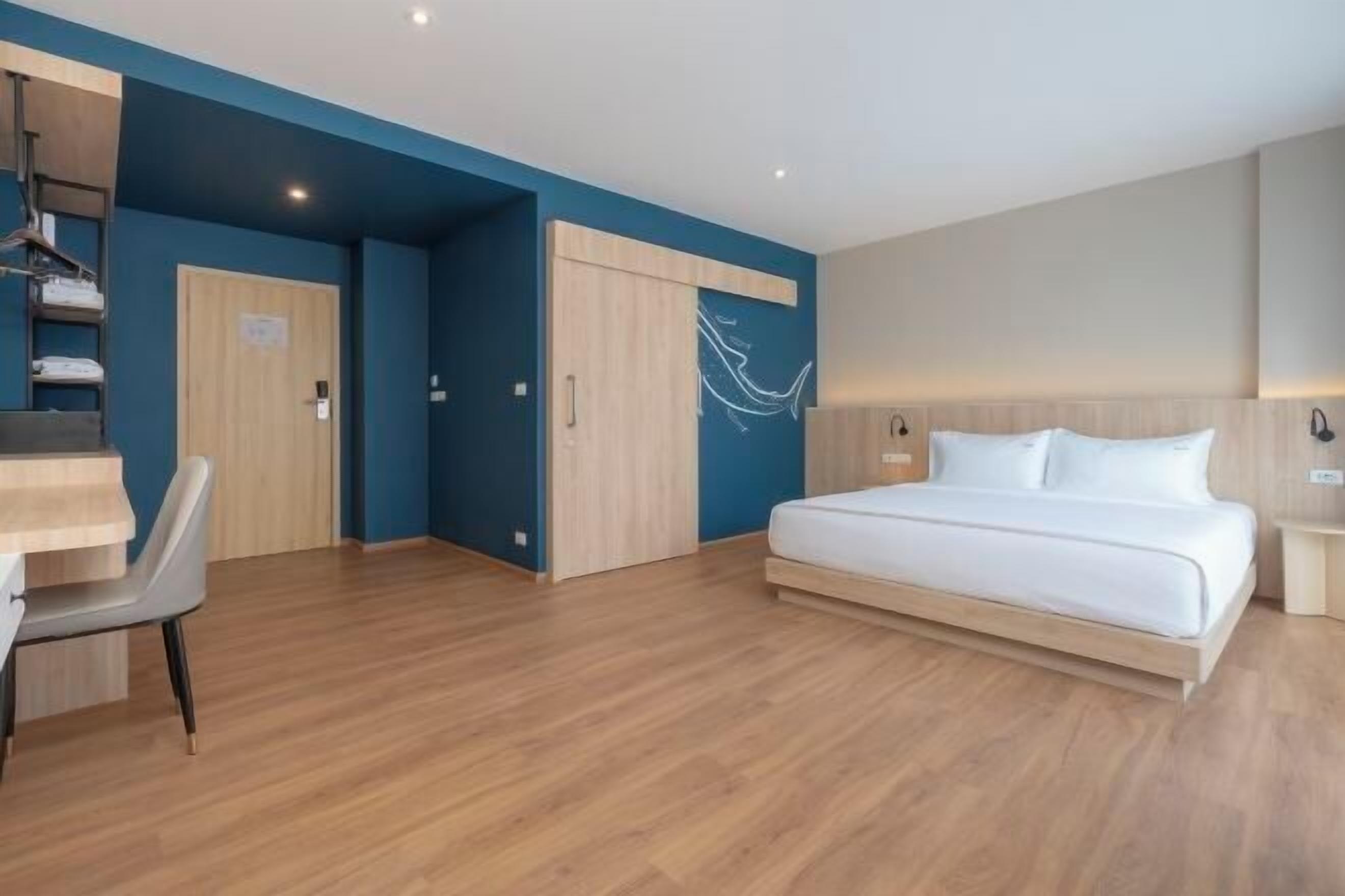 In-room safe, desk, soundproofing, free WiFi