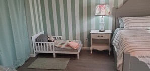 3 Schlafzimmer, Schreibtisch, Bügeleisen/Bügelbrett, WLAN