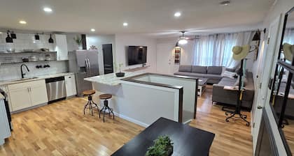 Charming, Pet friendly, Long stay discounts, 6 miles to Convention Center