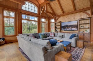 Smart TV, fireplace, ping pong, books