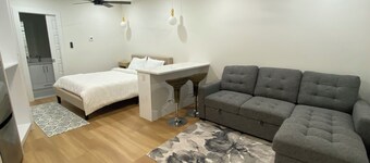 Calm Corner Retreat: Calm Escape With Air Conditioning