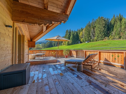 Exklusives Apartment mit Holzterrasse und Sauna