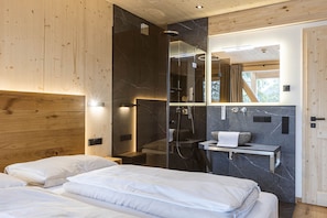 4 bedrooms, bed sheets