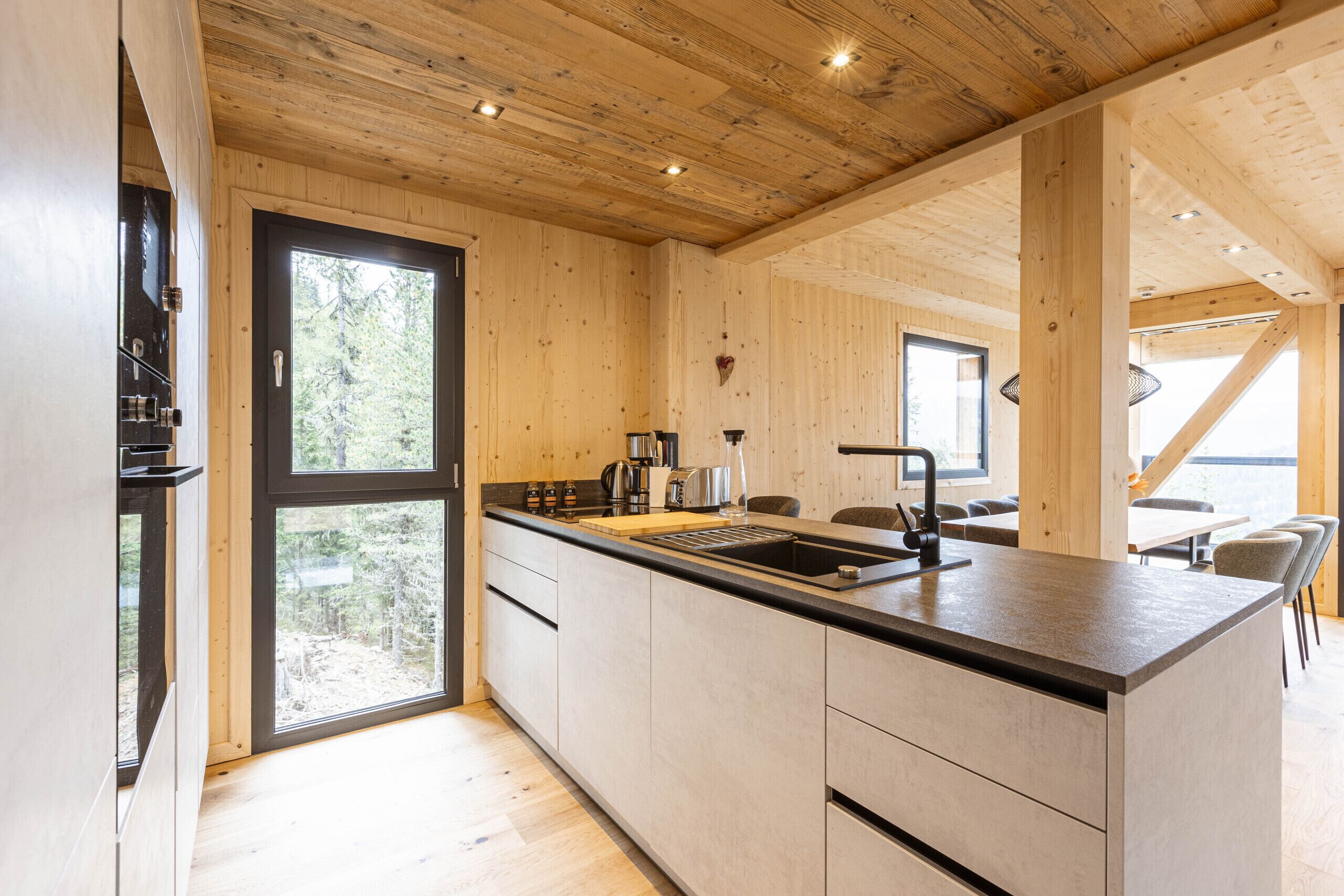 Kühlschrank, Mikrowelle, Ofen, Geschirrspüler