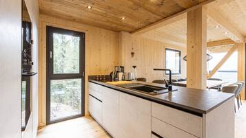Kühlschrank, Mikrowelle, Ofen, Geschirrspüler