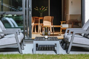 Outdoor dining - Comfort on Rowley (Wānaka)