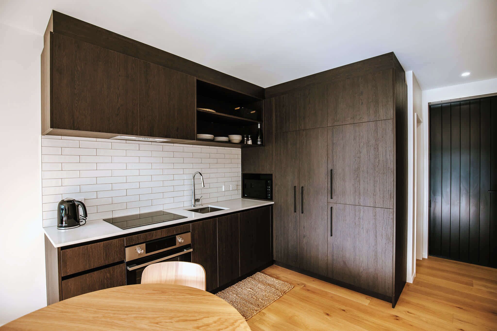 Kühlschrank, Mikrowelle, Ofen, Herdplatte