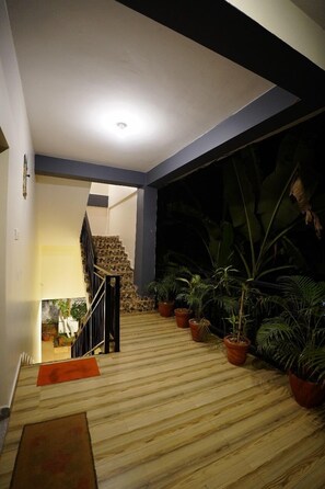 Deluxe tweepersoonskamer | Woonkamer | Televisie