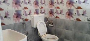 Deluxe Double Room | Bathroom