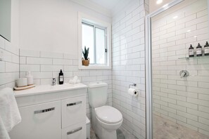Shower, hair dryer, towels