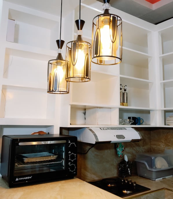 Signature House, 3 Bedrooms, Balcony | Private kitchen