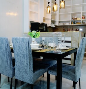 Signature House, 3 Bedrooms, Balcony | In-room dining