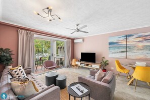 Téléviseur, bureau