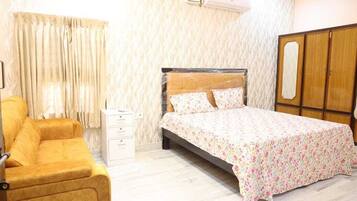 1 bedroom, WiFi, bed sheets