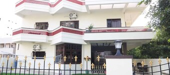 SIGNlN Homestay 8886660628_Luxury 1BHK VILLA HOME